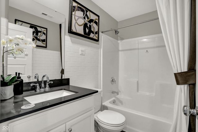 15522 Alperton Road, Fishers, IN 46037