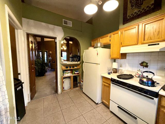 342 Barrel Cactus Drive, Horizon City, TX 79928