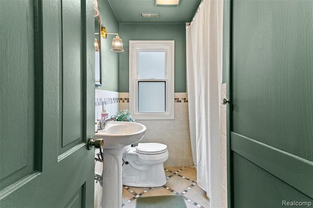 2328 Guthrie Avenue, Royal Oak, MI 48067
