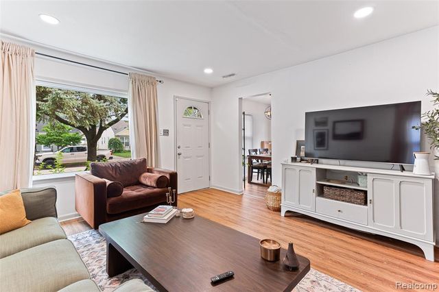 2328 Guthrie Avenue, Royal Oak, MI 48067