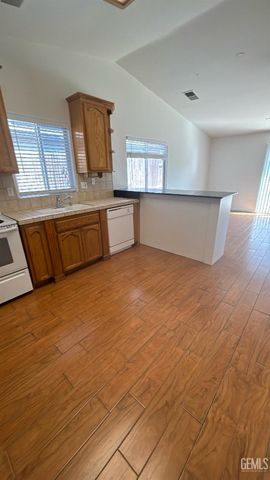 6013 Ragusa Lane, Bakersfield, CA 93308