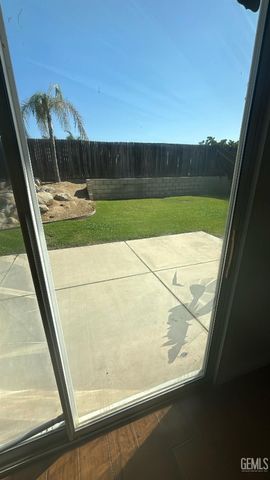 6013 Ragusa Lane, Bakersfield, CA 93308