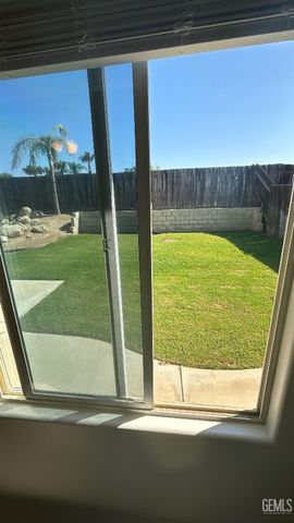 6013 Ragusa Lane, Bakersfield, CA 93308