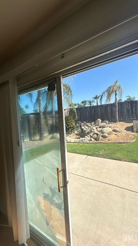 6013 Ragusa Lane, Bakersfield, CA 93308