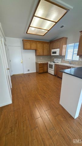 6013 Ragusa Lane, Bakersfield, CA 93308