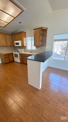 6013 Ragusa Lane, Bakersfield, CA 93308