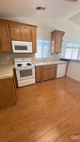 6013 Ragusa Lane, Bakersfield, CA 93308