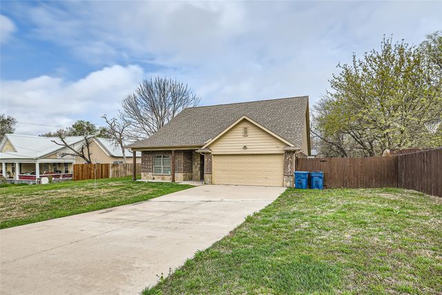 204 W Patton Avenue, Alvarado, TX 76009