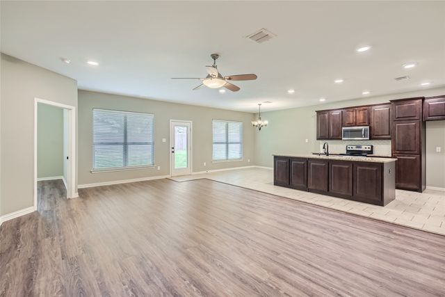 204 W Patton Avenue, Alvarado, TX 76009
