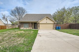 204 W Patton Avenue, Alvarado, TX 76009