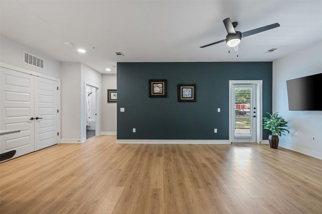 3101 W Govalle Ave 111, Austin, TX 78702