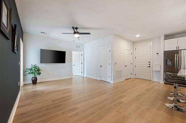 3101 W Govalle Ave 111, Austin, TX 78702