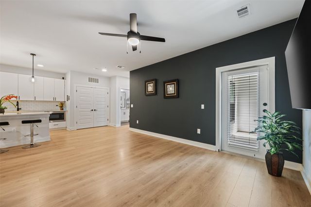 3101 W Govalle Ave 111, Austin, TX 78702