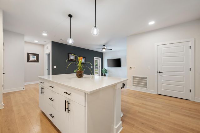 3101 W Govalle Ave 111, Austin, TX 78702