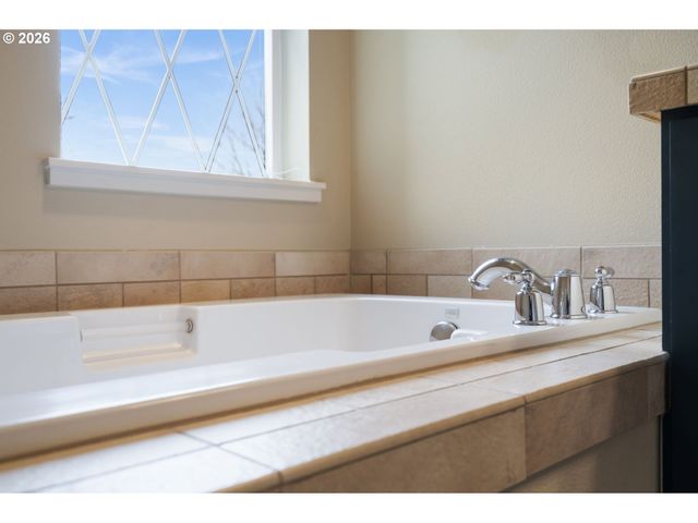 1184 Se ALIKA Ave, Hillsboro, OR 97123