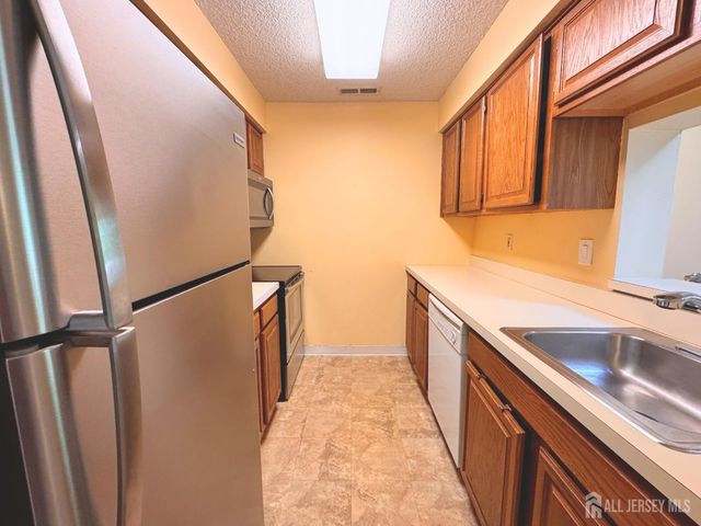 513 Ravens Crest Drive, Plainsboro, NJ 08536