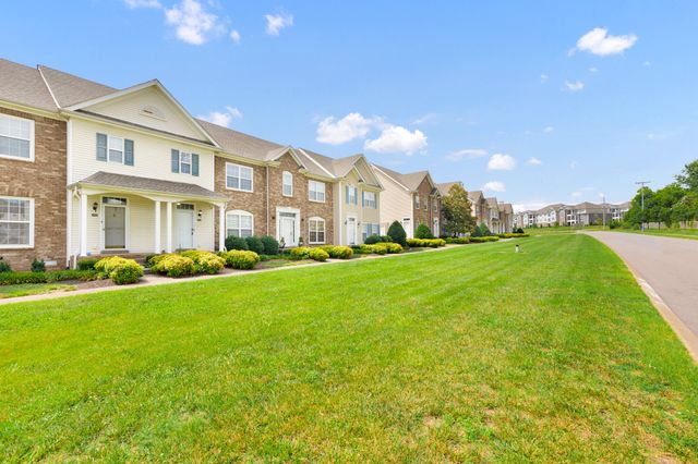 1012 McKenna Dr, Thompsons Station, TN 37179