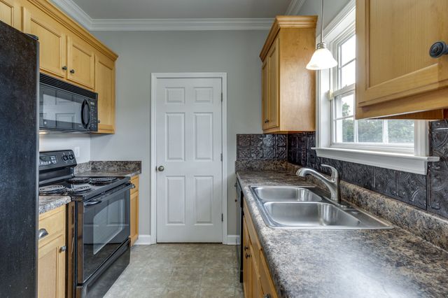 1012 McKenna Dr, Thompsons Station, TN 37179