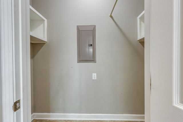 1012 McKenna Dr, Thompsons Station, TN 37179