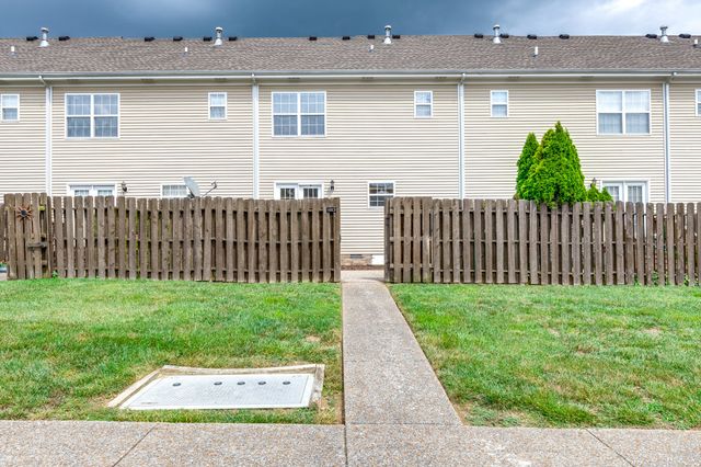 1012 McKenna Dr, Thompsons Station, TN 37179