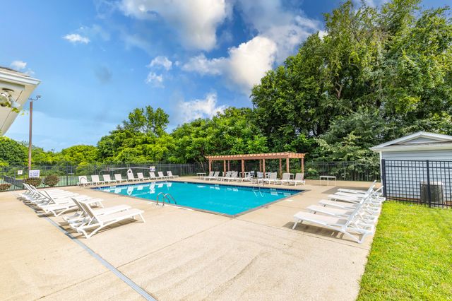 1012 McKenna Dr, Thompsons Station, TN 37179