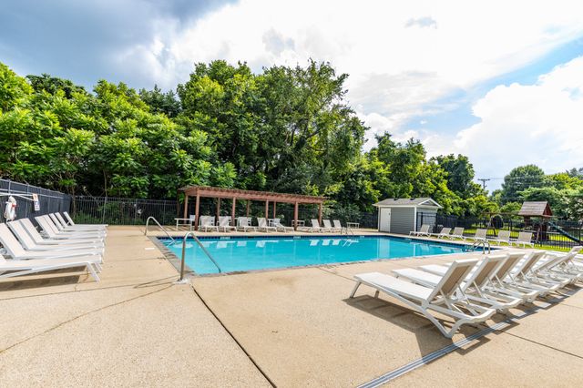 1012 McKenna Dr, Thompsons Station, TN 37179