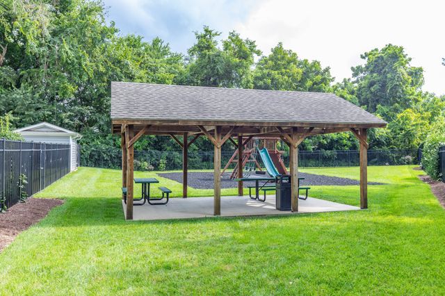 1012 McKenna Dr, Thompsons Station, TN 37179