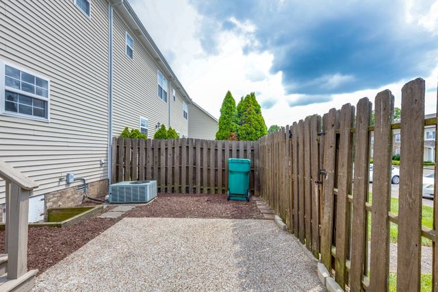 1012 McKenna Dr, Thompsons Station, TN 37179
