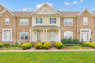 1012 McKenna Dr, Thompsons Station, TN 37179