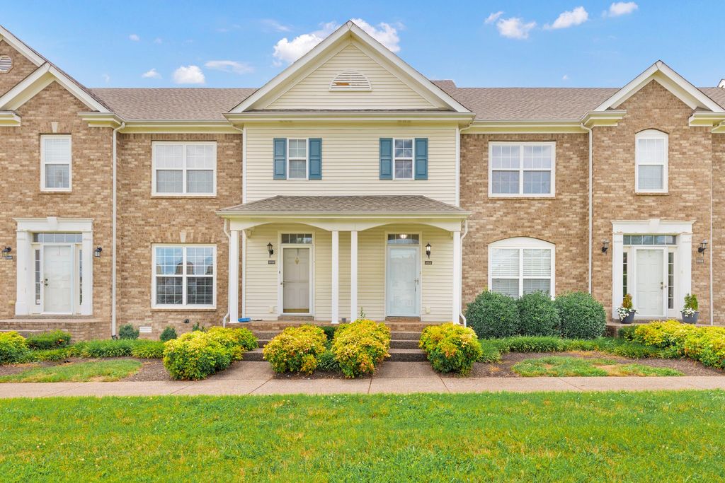1012 McKenna Dr, Thompsons Station, TN 37179