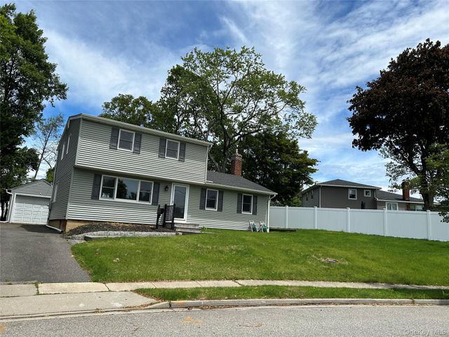 69 Allan Drive, East Norwich, NY 11732