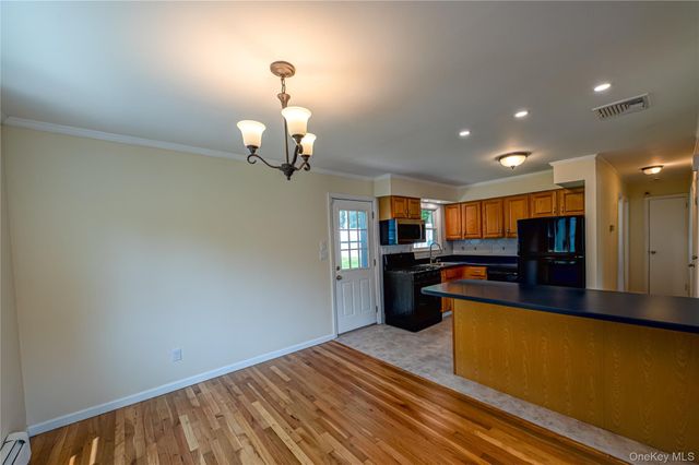 69 Allan Drive, East Norwich, NY 11732