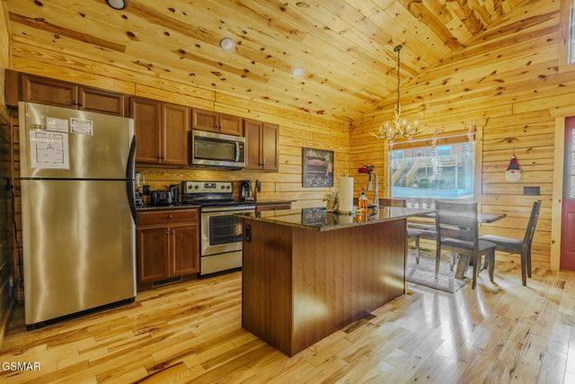 221 Forrest Loop Way, Gatlinburg, TN 37738