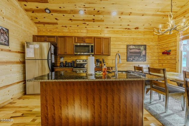 221 Forrest Loop Way, Gatlinburg, TN 37738