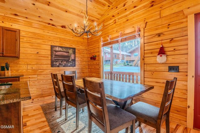 221 Forrest Loop Way, Gatlinburg, TN 37738