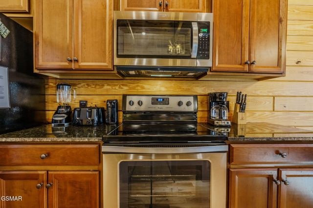 221 Forrest Loop Way, Gatlinburg, TN 37738