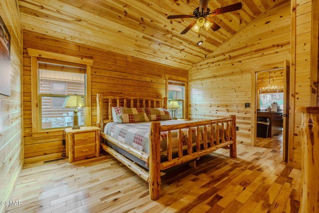 221 Forrest Loop Way, Gatlinburg, TN 37738