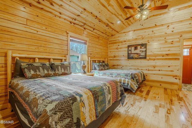 221 Forrest Loop Way, Gatlinburg, TN 37738