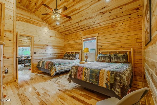 221 Forrest Loop Way, Gatlinburg, TN 37738