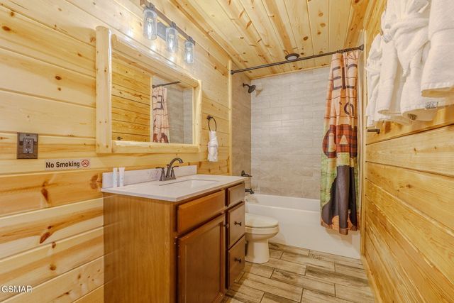 221 Forrest Loop Way, Gatlinburg, TN 37738