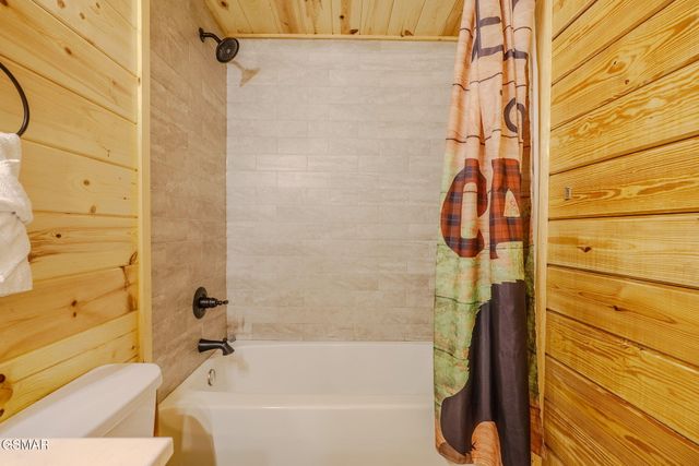 221 Forrest Loop Way, Gatlinburg, TN 37738