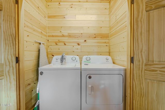 221 Forrest Loop Way, Gatlinburg, TN 37738