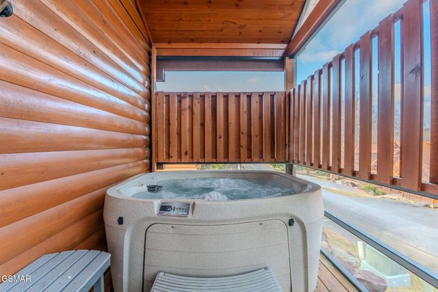 221 Forrest Loop Way, Gatlinburg, TN 37738