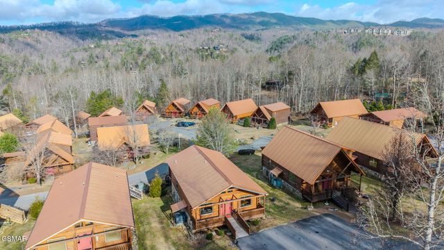 221 Forrest Loop Way, Gatlinburg, TN 37738