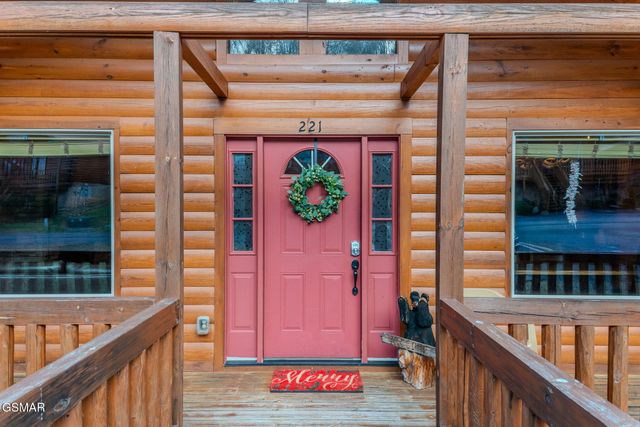 221 Forrest Loop Way, Gatlinburg, TN 37738
