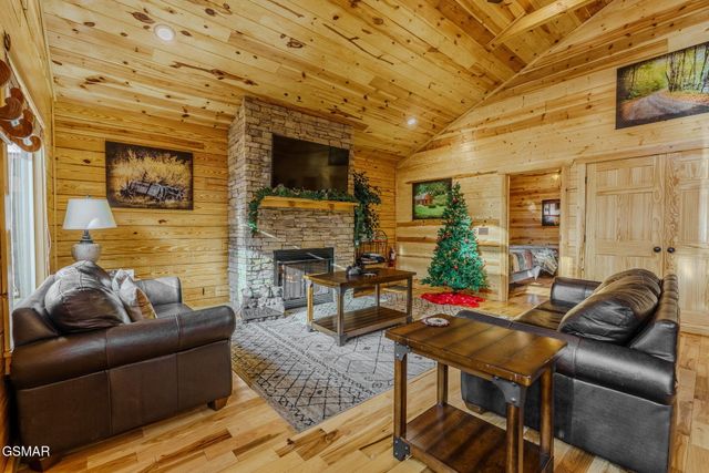 221 Forrest Loop Way, Gatlinburg, TN 37738