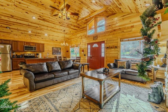 221 Forrest Loop Way, Gatlinburg, TN 37738