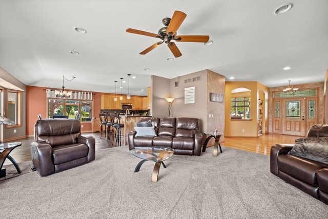 N75W24828 Robyn COURT, Sussex, WI 53089