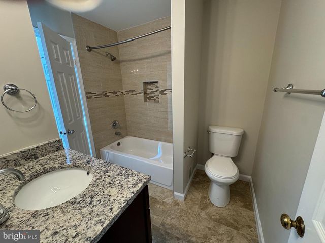 6307 CHIMNEY WOOD CT, Alexandria, VA 22306