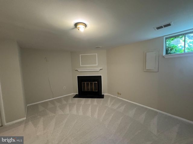 6307 CHIMNEY WOOD CT, Alexandria, VA 22306